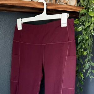 Ewedoos Burgundy High-Waisted Capri Leggings